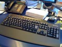 Eine simple Tastatur mit althergebrachtem Layout... heutzutage gar nicht mehr leicht aufzutreiben...